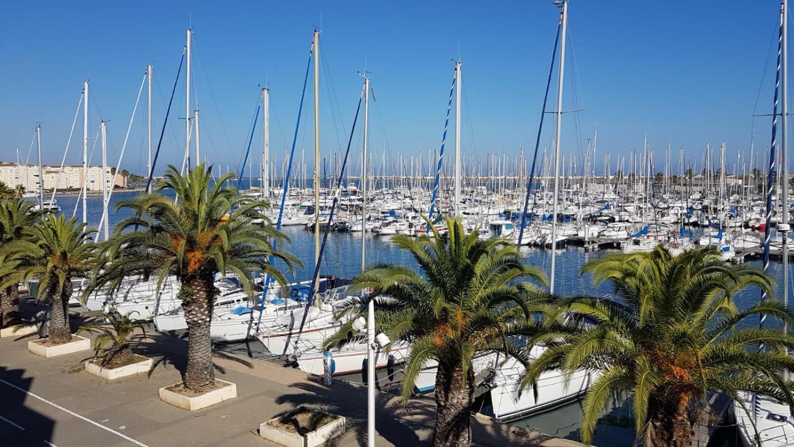 T2 Sur Le Port Avec Parking Lägenhet Gruissan Exteriör bild